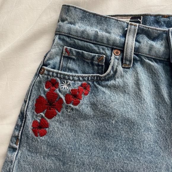 Marine Layer Sasha Floral Embroidered Denim Jean Shorts | Size 25 - Picture 3 of 12